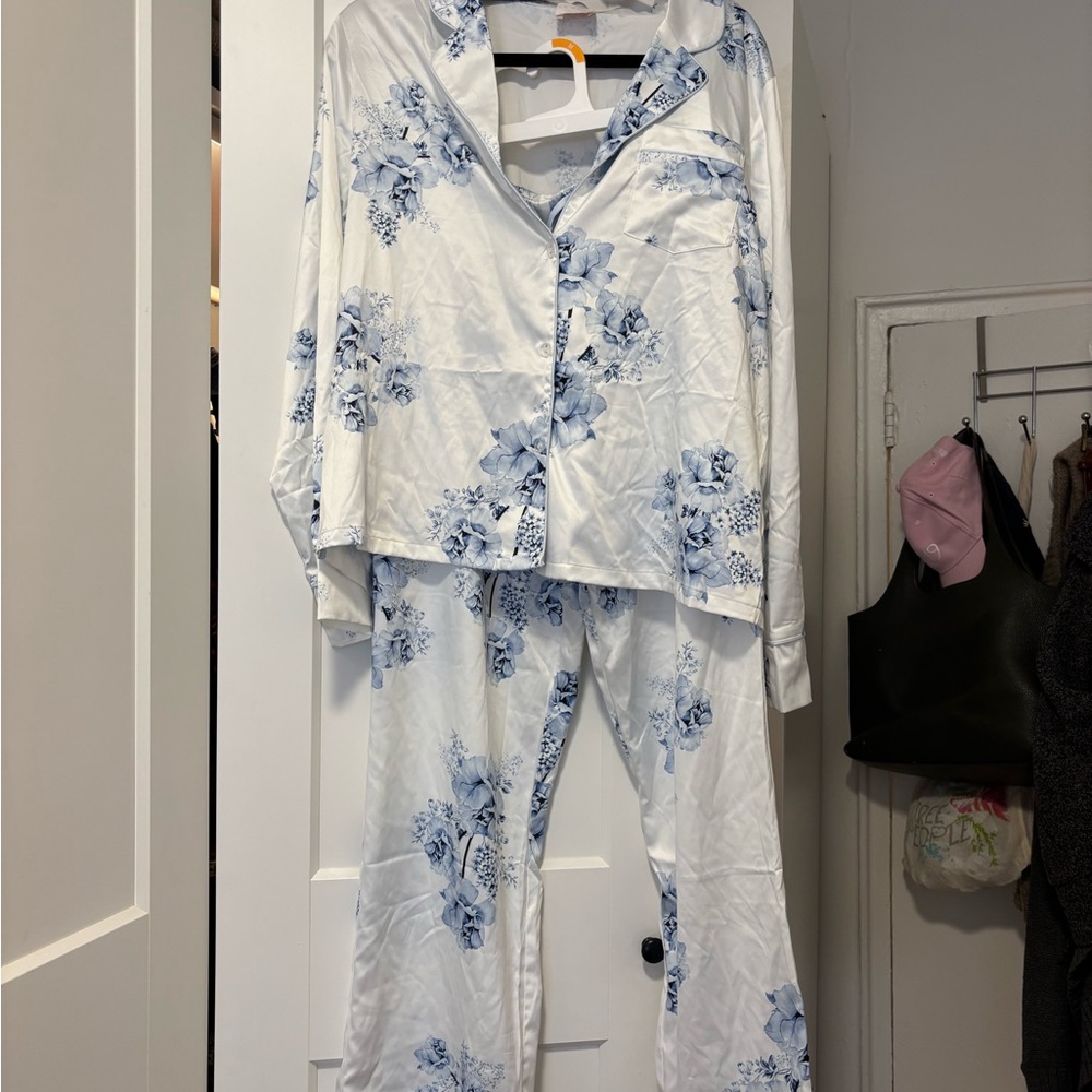Floral Satin Pajama Set in White and Blue